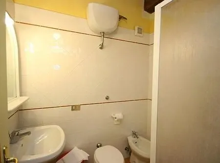 Hotel Il Nespolo Lari