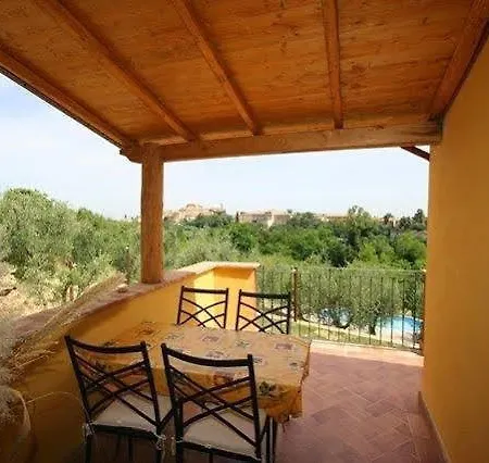 Il Nespolo * Lari